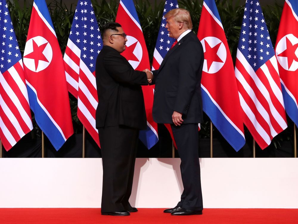 Poignée de main historique entre Trump et Kim Jong Un