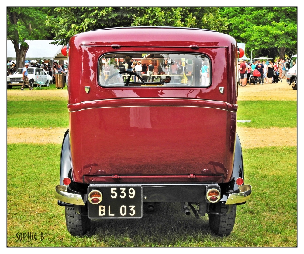 La 201 Peugeot .