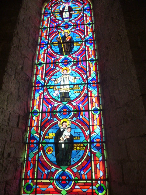 INTERIEUR DE NOTRE-DAME de BEAUGENCY, Vitraux, Chapiteaux, Statuaire ....