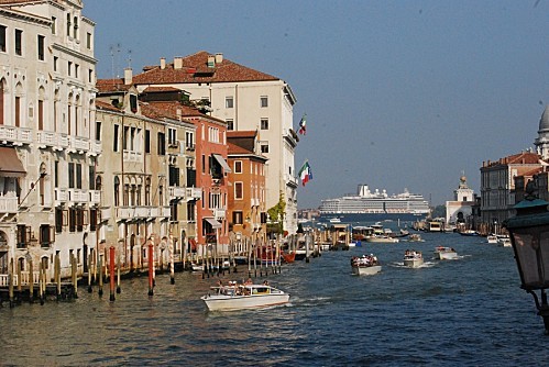 Paquebot vu du Grand Canal - Venise - sept 2011