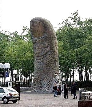 un doigt géant un doigt géant