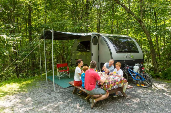Les Touristes Débarquent Dans Les Laurentides -