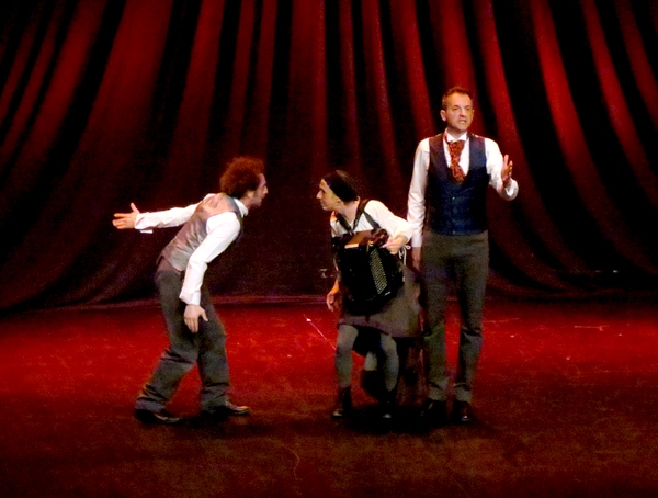 Le spectacle "La Claque" a été présenté au Théâtre Gaston Bernard en coproduction avec le Zonta Club Châtillonnais.