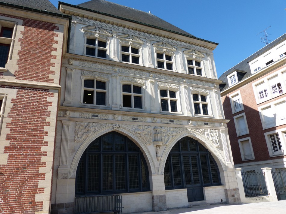 Autour du Palais de Justice d'Amiens