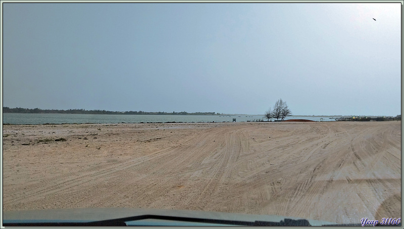 Nous commençons à sortir de Dakar et nous nous rapprochons du Lac Rose (Lac Retba) - Sénégal