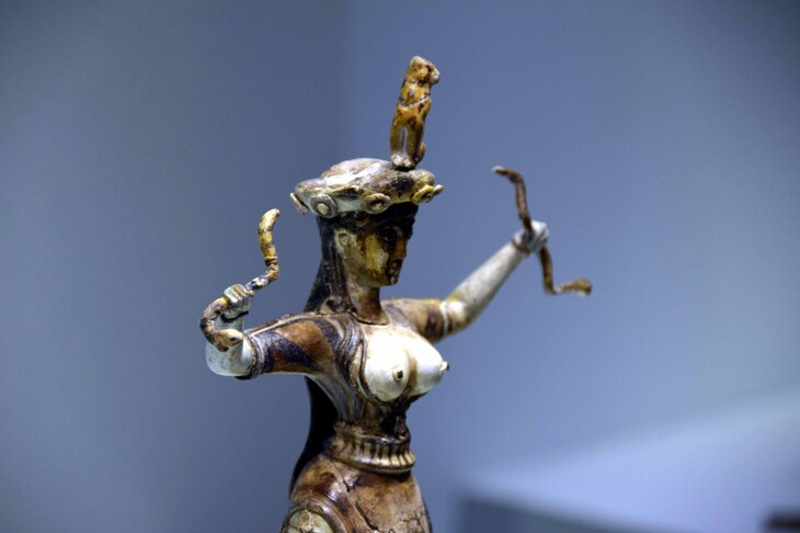 Crête - Heraklion - Musée archéologique - La déesse aux serpents