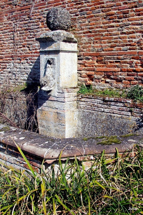 i05--Vieille-fontaine.JPG