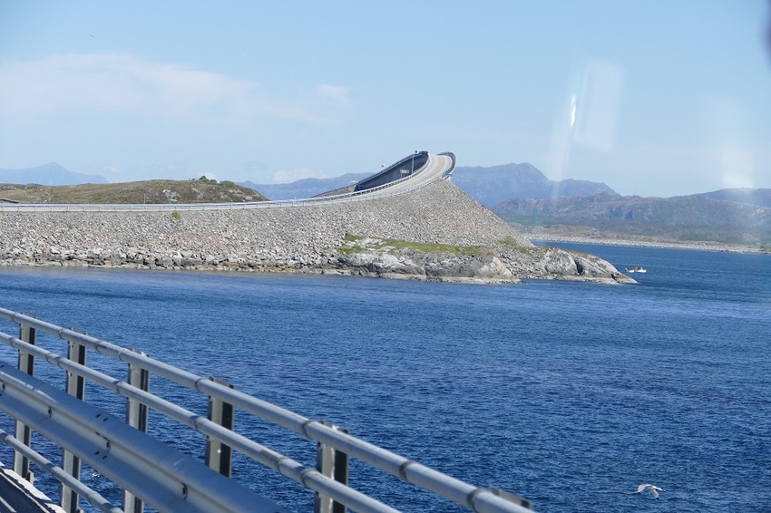 DE GEIRANGER A L'ÎLE D'AVEROYA PAR L'ATLANTERHAVSVAGEN.