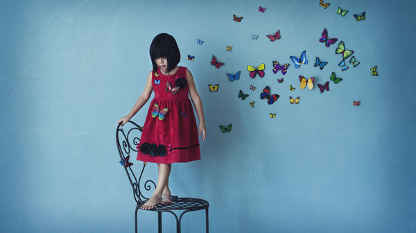 La petite fille aux papillons