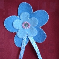 Broche fleur bleue