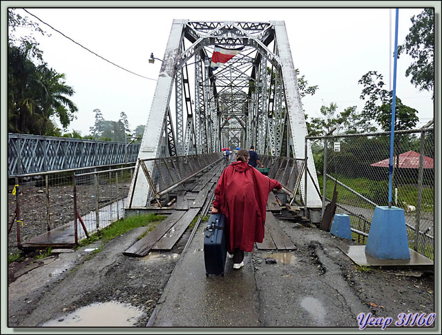 Blog de images-du-pays-des-ours : Images du Pays des Ours (et d'ailleurs ...), Nous quittons le Costa Rica par "Le pont de la Rivière Sixaola" frontière Costa Rica \ Panama