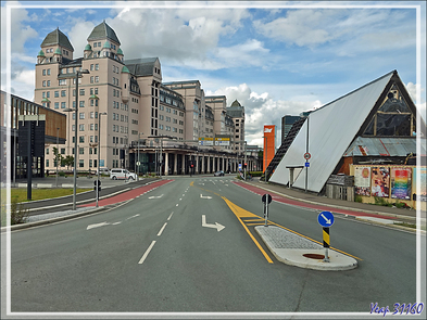 Retour vers l'aéroport avec quelques photos de l'architecture locale prises depuis le car - Oslo - Norvège