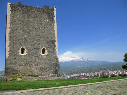 Paterno L'Etna et le chateau normand