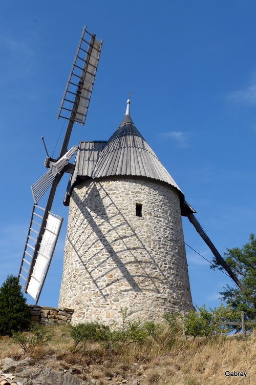 Cucugnan : le village et son moulin ... n 2