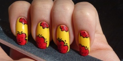 Nail Art fleuri jaune et rouge