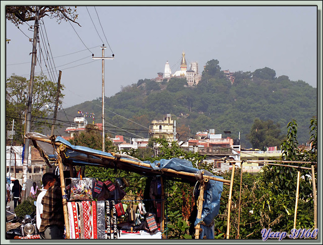 Blog de images-du-pays-des-ours : Images du Pays des Ours (et d'ailleurs ...), Dernier jour: départ pour la colline sanctuaire de Swayambhunath (Temple des singes) - Katmandou