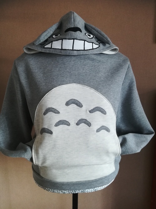 Un sweat à capuche "Totoro"