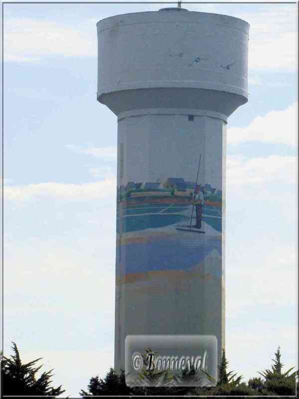 * Loire-Atlantique * Trompe l'oeil sur château d'eau Guérande