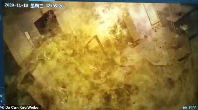 Le restaurant de Miluo, dans la province chinoise du Hunan, est englouti par les flammes en une fraction de seconde