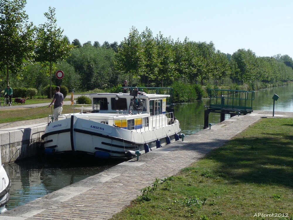 L'Ecluse sur le canal de la Somme 