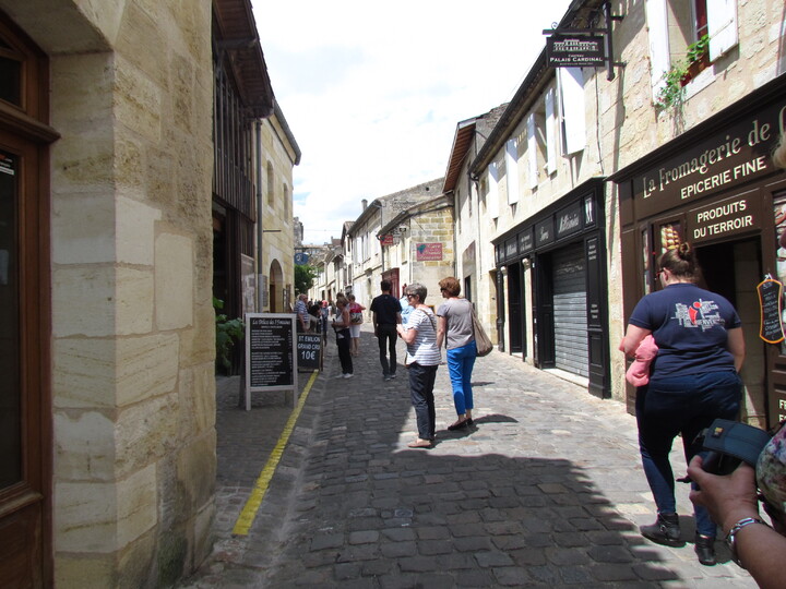 LA VILLE DE SAINT EMILION . GIRONDE . 33330 .