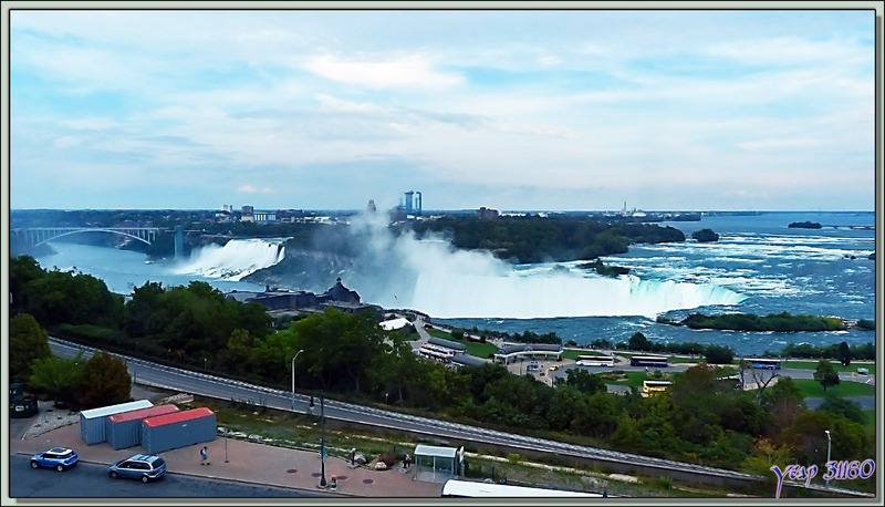 Panorama vu de notre chambre d'hôtel - Niagara Falls - Ontario - Canada