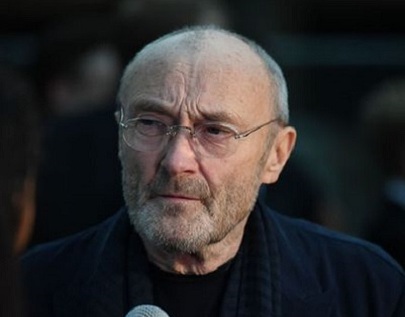 Phil Collins : le chanteur apparaît affaibli lors d'un concert.