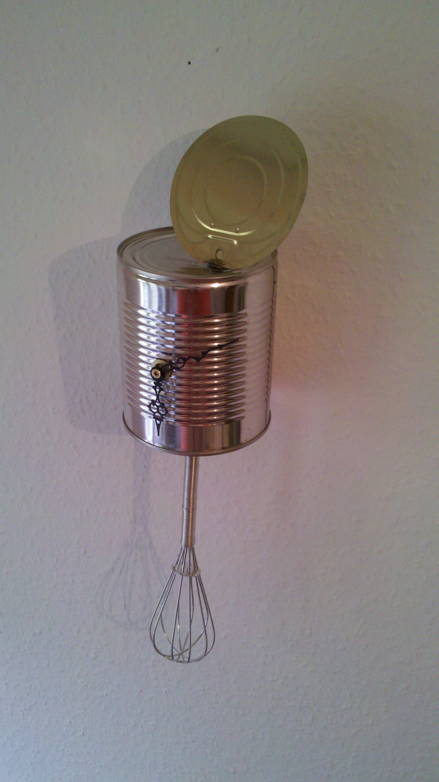 Pendule de cuisine des fourmis dans les doigts