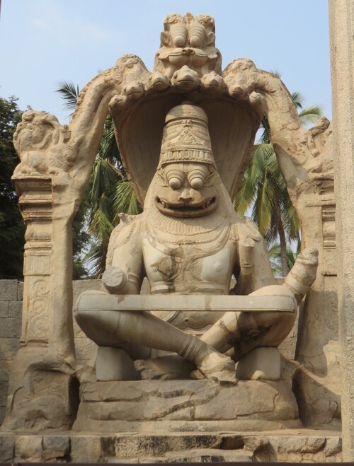 Hampi, e temple de Lakshmi Narasimha et le temple de Badavinlinga 