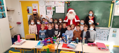 Le Père Noël est passé à l'école Saint Joseph le 17 décembre