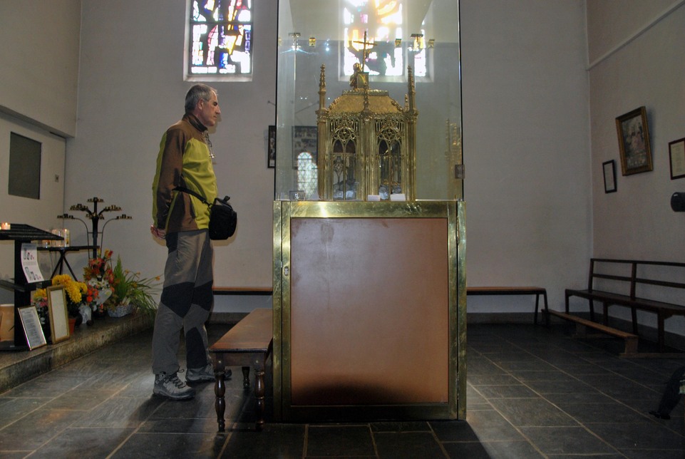  J14 - Pibrac - Basilique Ste Germaine - Devant les reliques de la sainte