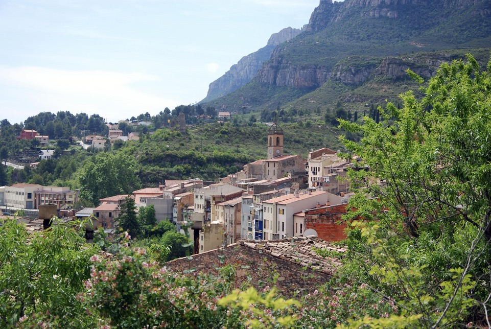 Catalogne - Monistrol au pied de la montagne de Montserrat