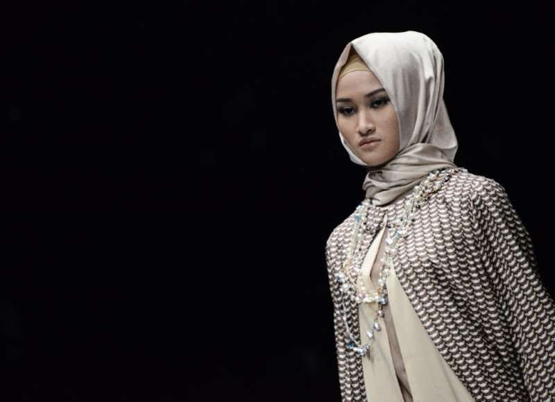 Indonésie: une créatrice de mode musulmane condamnée à 18 ans de prison 