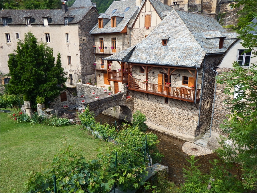 l'église d'Estaing  dept 12