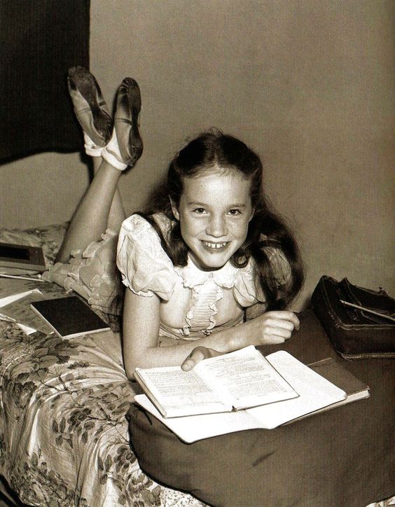 Julie Andrews when she was little. How cute.