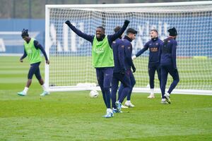 season psg training soccer during the winter weather  