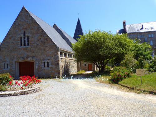 Plouharnel, l'abbaye Sainte Anne de Kergonan