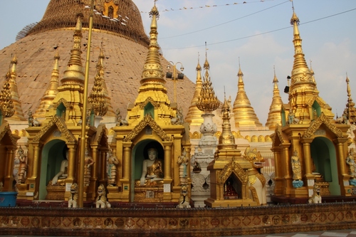 La pagode Shwe Dagon à Rangoon (Birmanie)