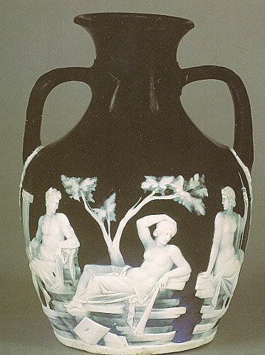 Vase Portland fin du Ier s. après J.C. camée de verre