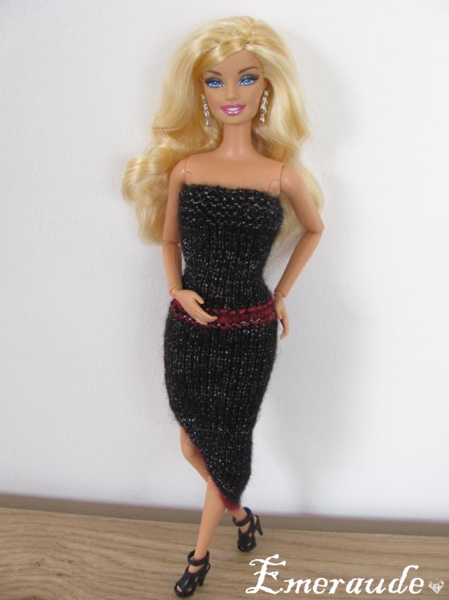 La poupée Barbie en robe de soirée