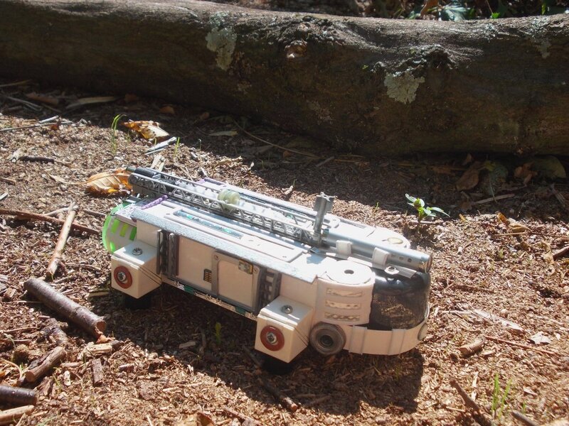 A bord de la Cité Volante Miniature "Sasgarion", préparatifs d'une mission de reconnaissance au sol.