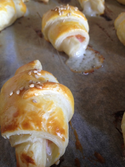 MINI-CROISSANTS AU SAUMON FUME & A LA MOZZARELLA