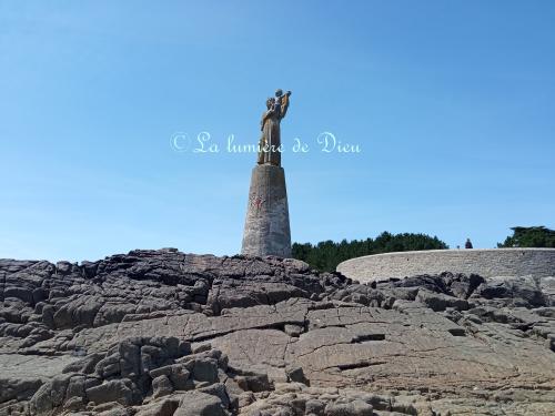 Locmariaquer, statue de Notre-Dame de Kerdro