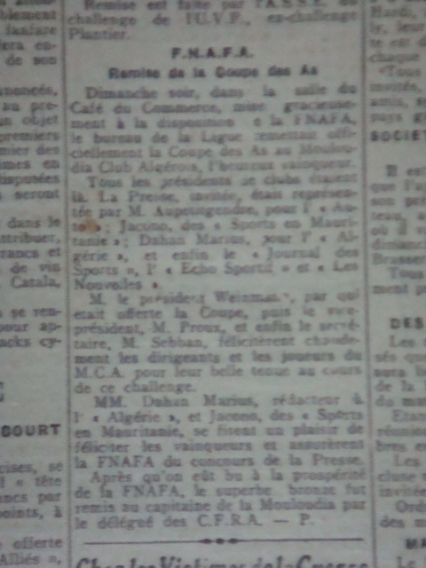 4.12.1927 le Mouloudia reçoit le trophée de la coupe des AS