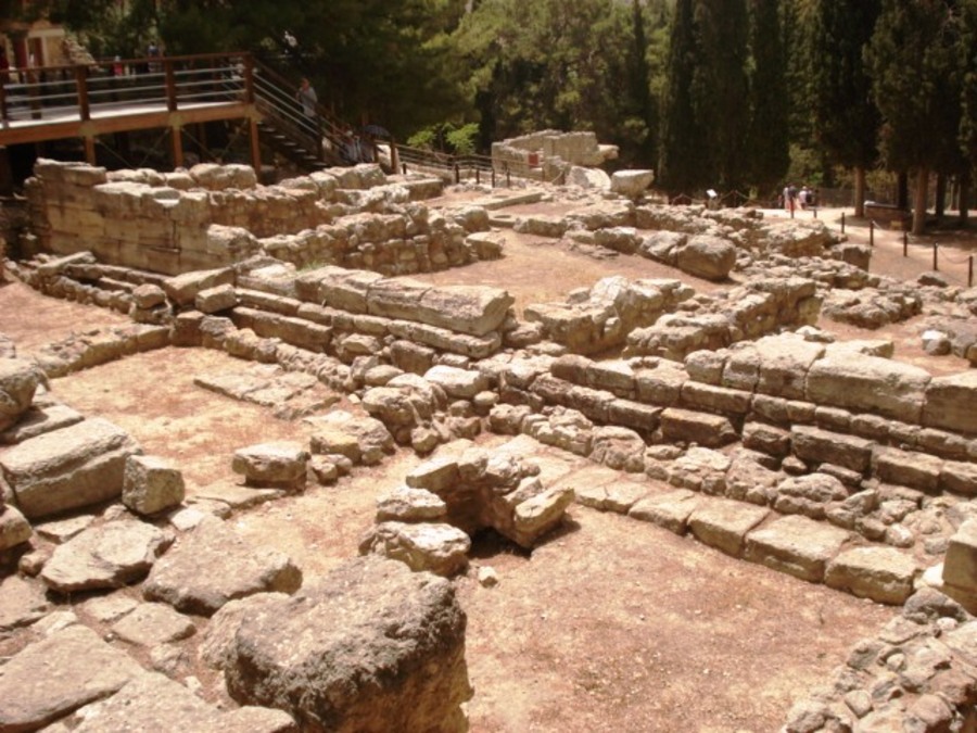 VISITE D'UN SITE ARCHEOLOGIQUE A  CNOSSOS  EN  GRECE  EN  JUIN  2014