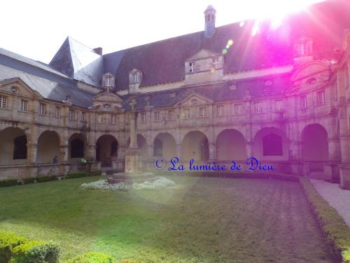 Sainte-Anne d'Auray, le cloître et le chemin de croix