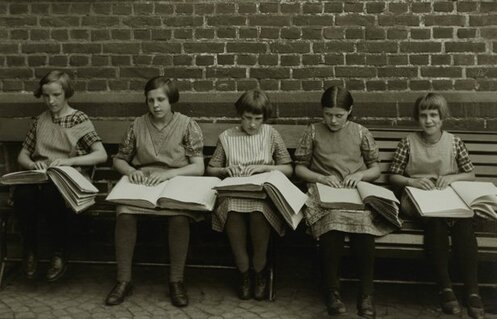 Femmes lisant- photographies