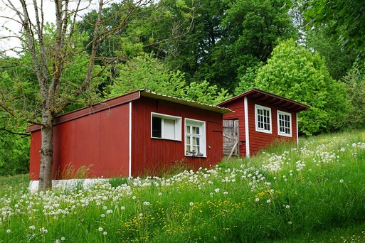 Une mini-maison dans la nature