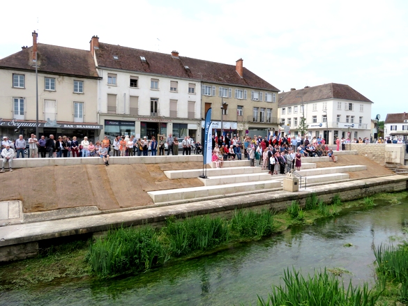 Les retrouvailles  de la marraine "la Ville du Puy", avec sa filleule  "Châtillon-sur-Seine", a donné lieu à une bien jolie cérémonie