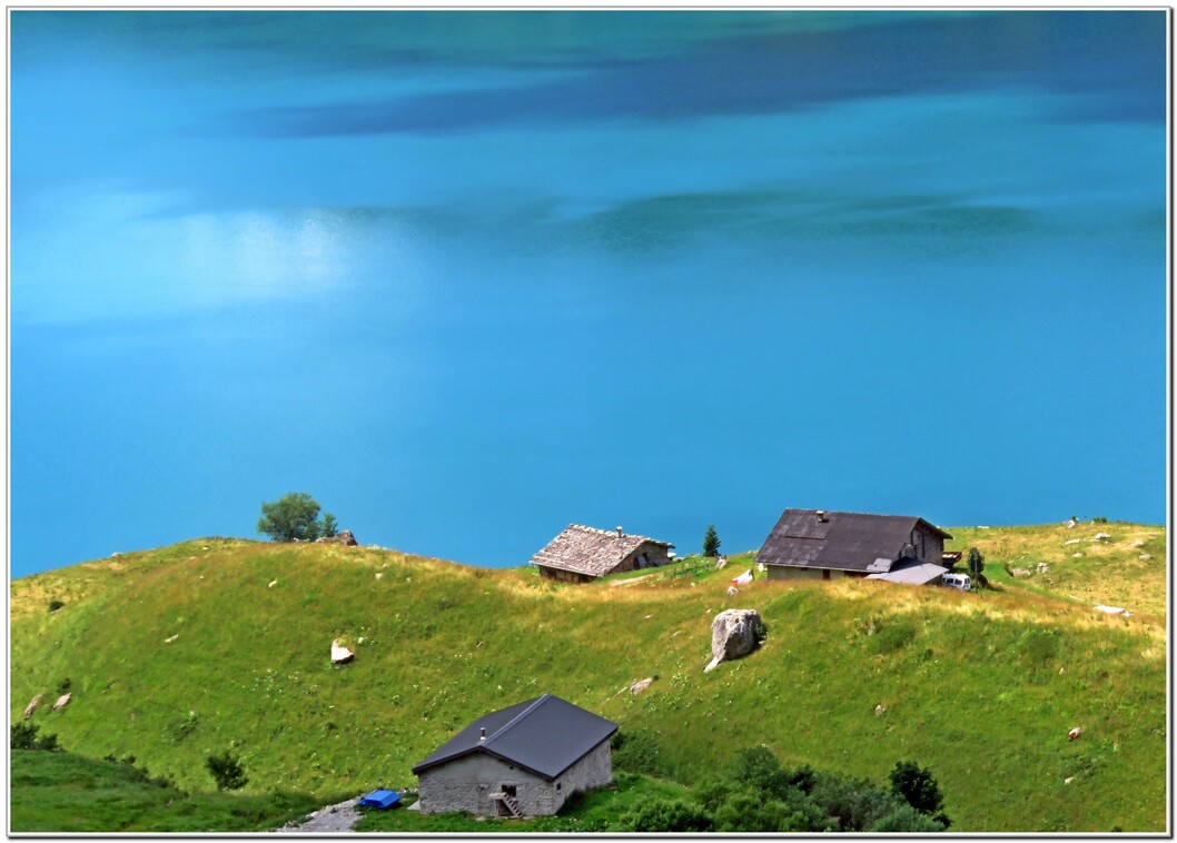 LE LAC DU BARRAGE DE ROSELEND